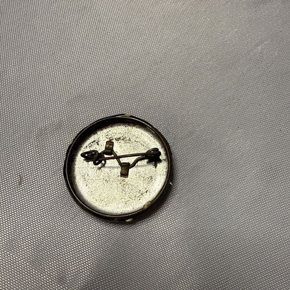 The Dungeon New Orleans Vampire Bar RARE 1.25” Mardi Gras Glow In Dark Button - Picture 4 of 7